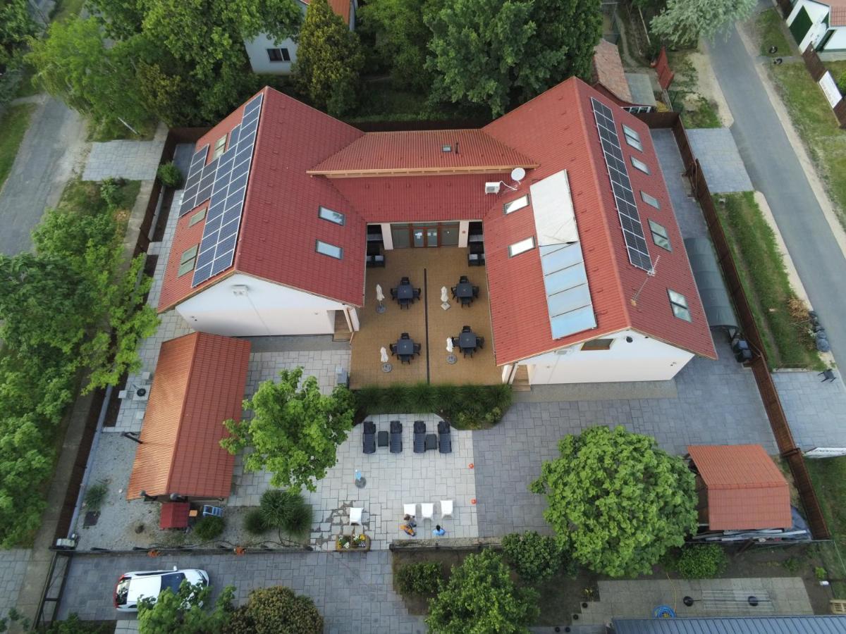 Hortobágyi Kemencés Vendégház Exterior foto
