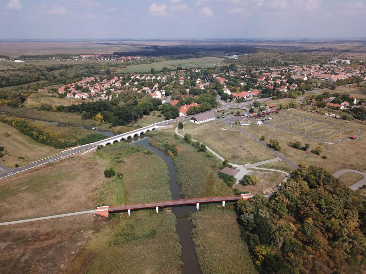 Hortobágyi Kemencés Vendégház Exterior foto