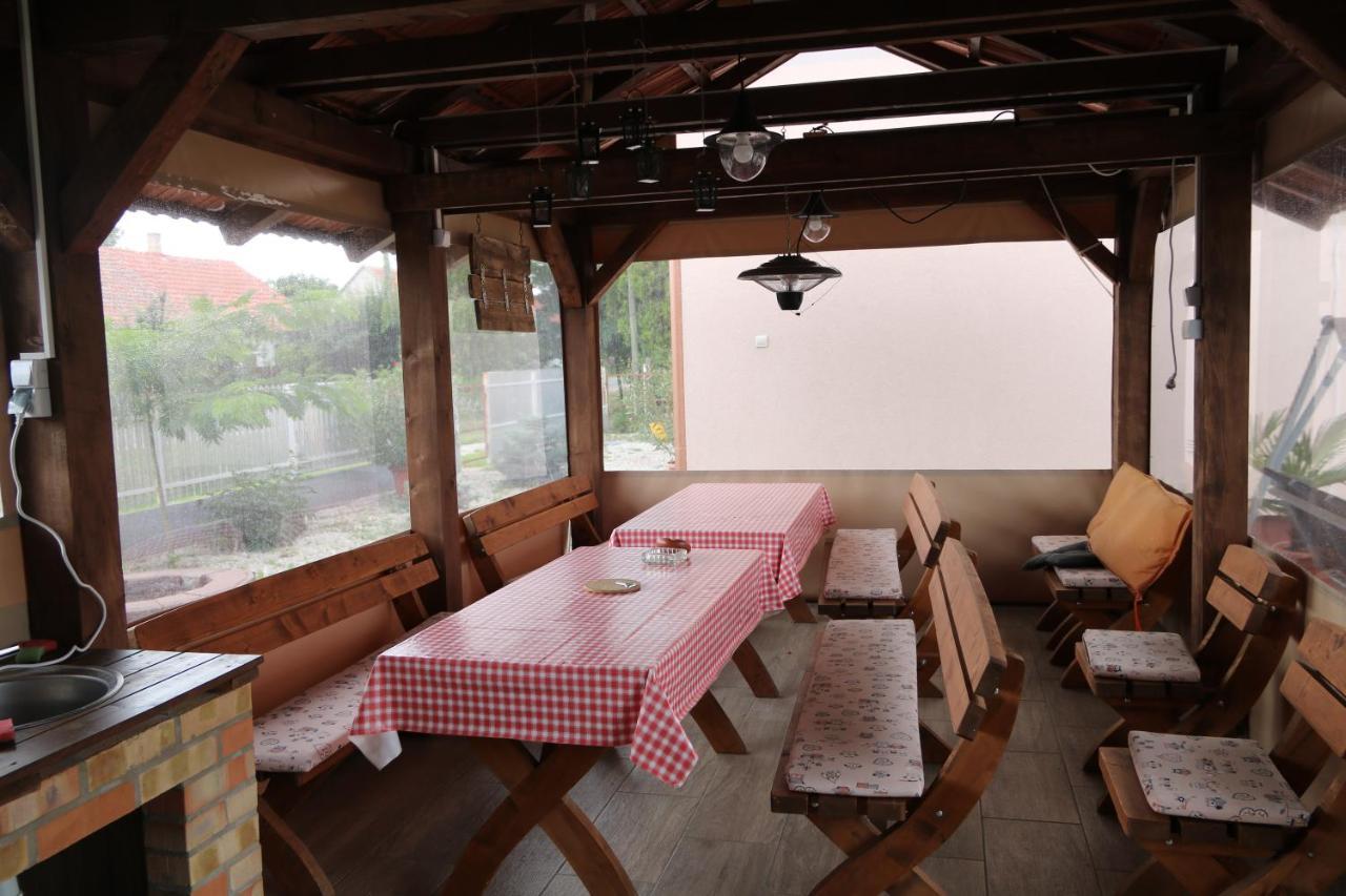 Hortobágyi Kemencés Vendégház Exterior foto